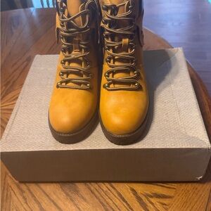 Brand New Maurice’s Lug Sole Workbook Chunky Boots In Tan Size 9 1/2